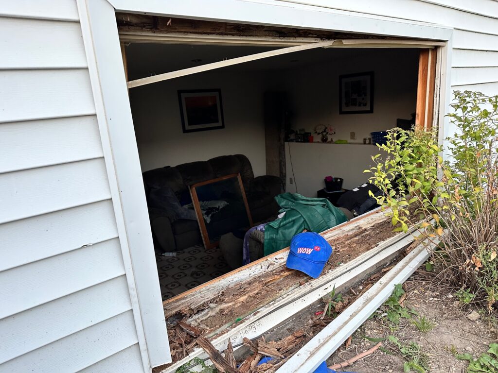 Old and worn-out window before the replacement process.